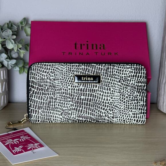 NWT - Trina Turk Large Zip Around Vegan Leather Wallet Black & White - Picture 1 of 9